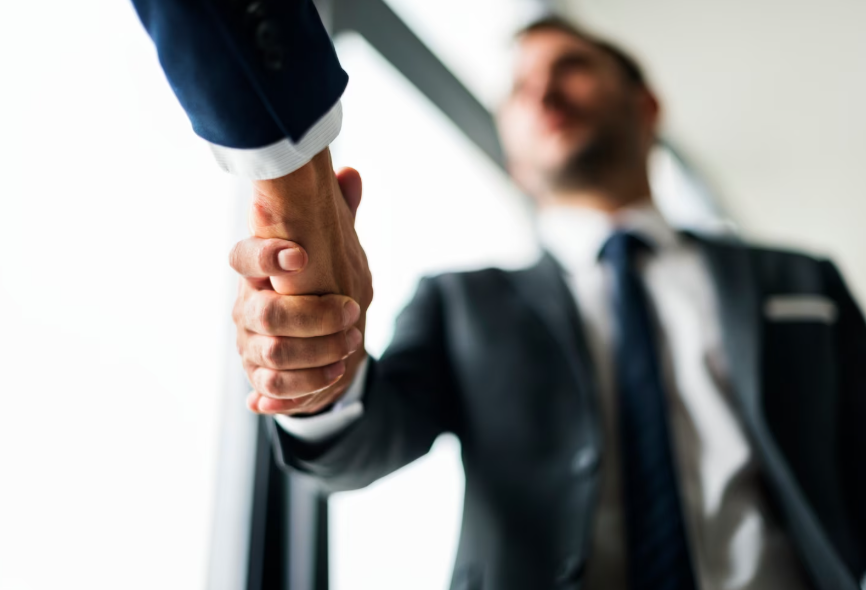 Parceria com Imobiliárias: Por que seu corretor prefere que você use a LocPay